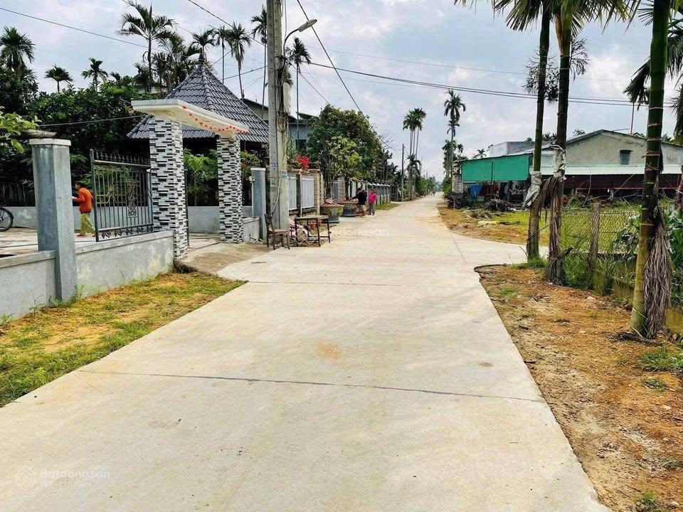 Siêu phẩm ngay khu vsip  lô góc 2mt đường gần chợ chỉ 910 triệu