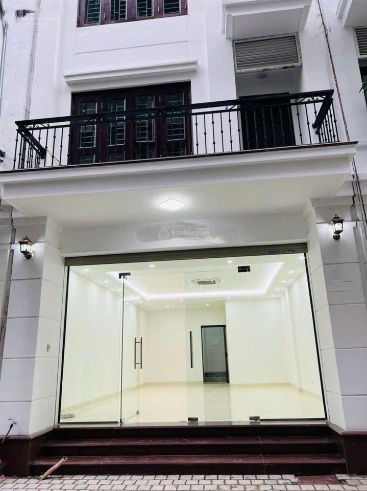 Cho thuê nhà riêng vũ phạm hàm trung hòa dt 75m² x 6 tầng, nở hậu, thông sàn, ô tô đỗ. giá 29tr