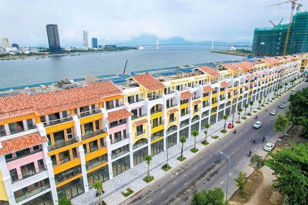 Bán 2 căn biệt thự mặt đường liền nhau mặt tiền 12m đất xây dựng full 216,2m2 giá 63.443 tỷ bao 5%