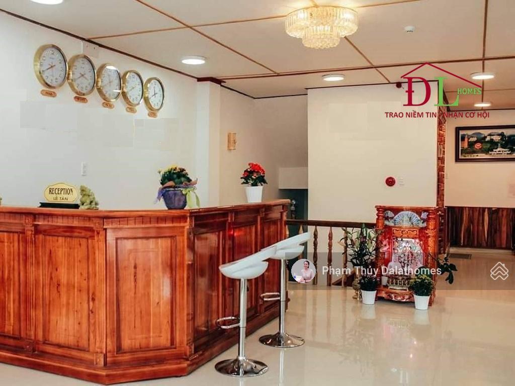 Tòa khách sạn 6 tầng mặt phố bà triệu, đà lạt, đi bộ ra hồ xuân hương chỉ 3 phút