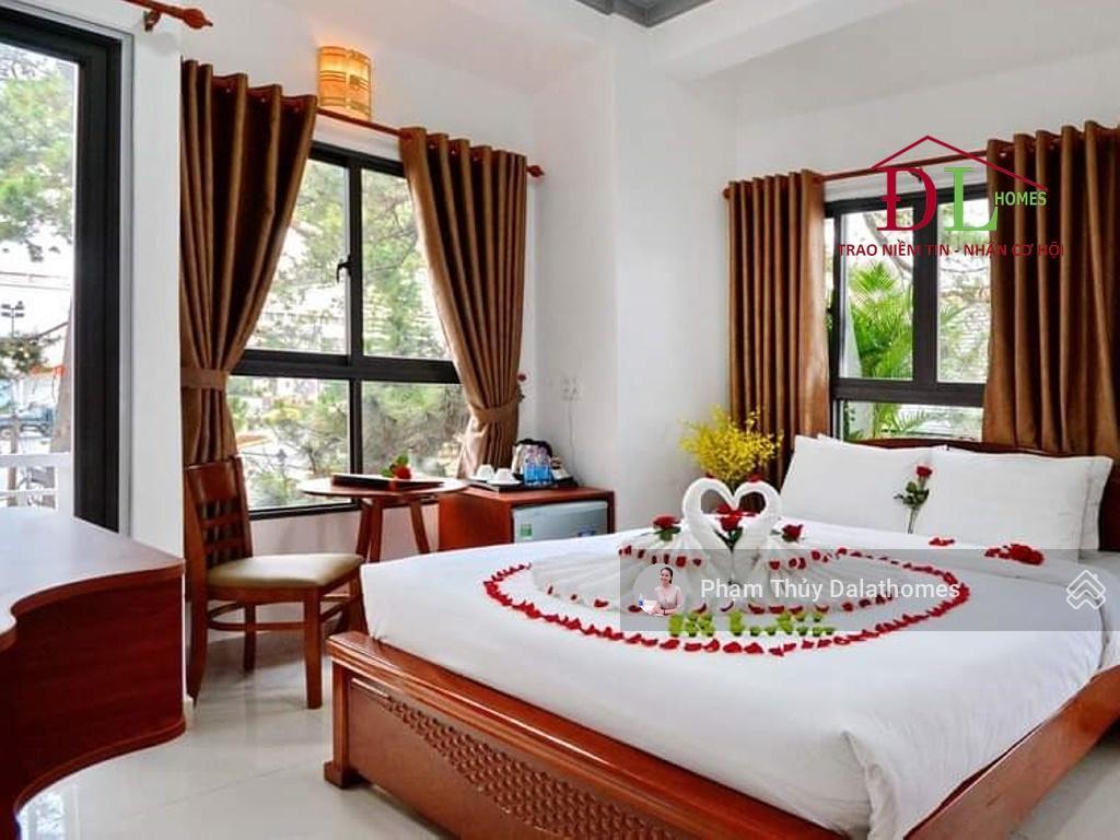 Tòa khách sạn 6 tầng mặt phố bà triệu, đà lạt, đi bộ ra hồ xuân hương chỉ 3 phút