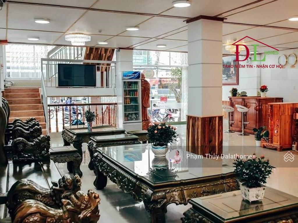 Tòa khách sạn 6 tầng mặt phố bà triệu, đà lạt, đi bộ ra hồ xuân hương chỉ 3 phút