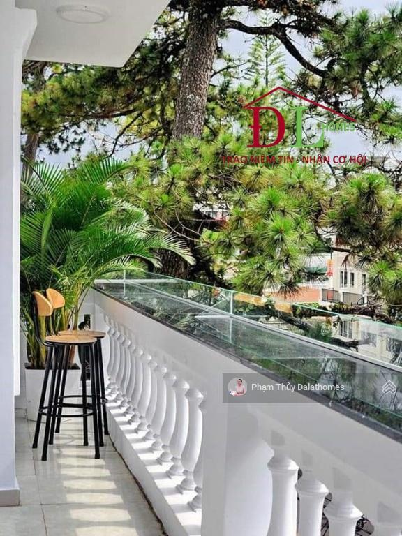 Tòa khách sạn 6 tầng mặt phố bà triệu, đà lạt, đi bộ ra hồ xuân hương chỉ 3 phút