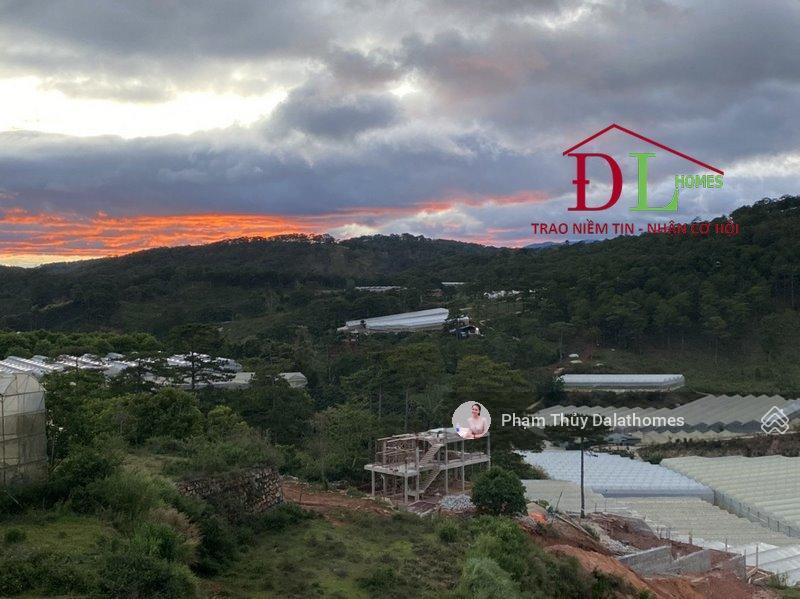 Giáp vách sân khấu nhạc mây lang thang, khu đất mặt tiền măng lin thế cao bằng phẳng view toàn cảnh