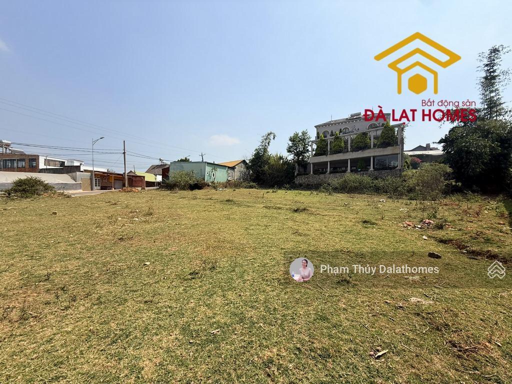 Giáp vách sân khấu nhạc mây lang thang, khu đất mặt tiền măng lin thế cao bằng phẳng view toàn cảnh