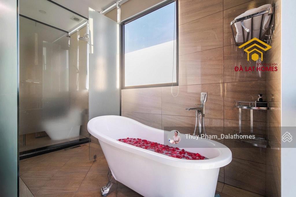 Bán khách sạn đường khe sanh đà lạt | mặt tiền đường chính view trọn thung lũng