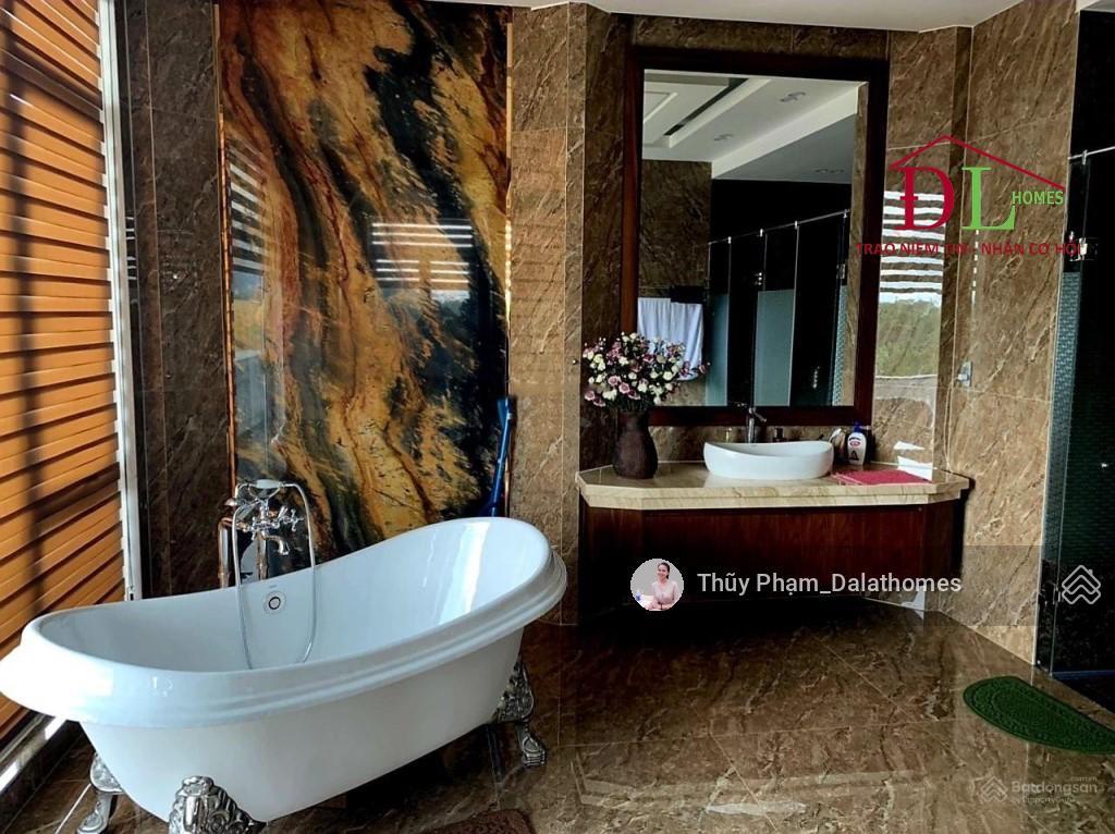 Bán biệt thự đường hồ tùng mậu đà lạt | mặt tiền đường chính view hồ xuân hương