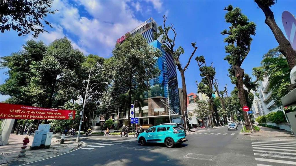 Bán nhà mt ba tháng hai cao thắng, p11, q10. dt 18x28m. nh22m. giá bán 270 tỷ
