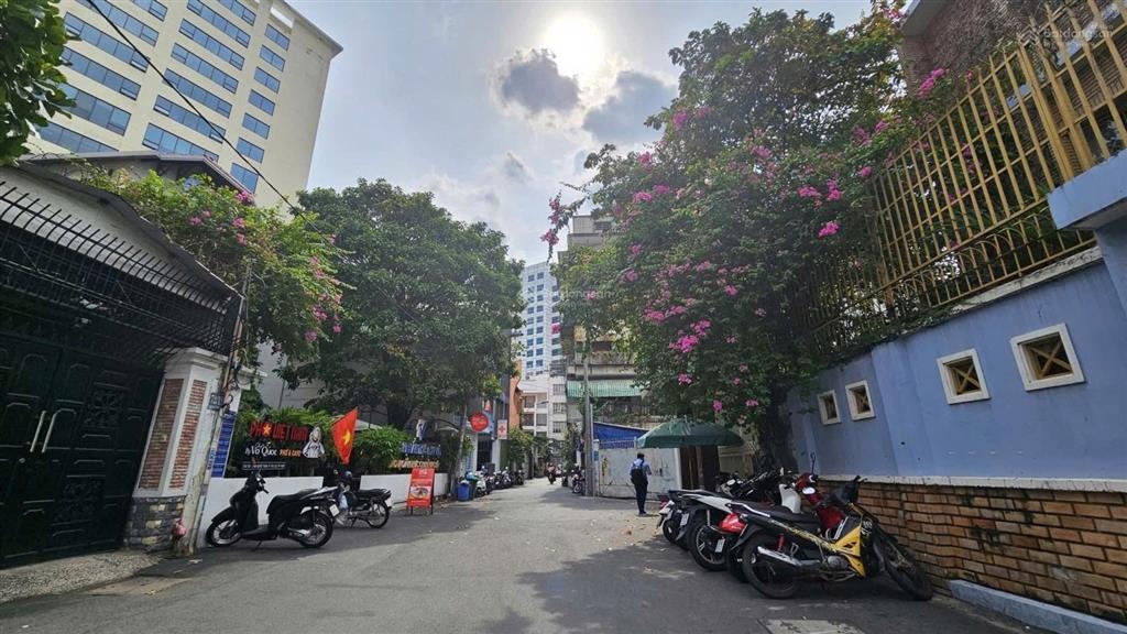 Cần bán nhà hxh 72 trần quốc toản p. xuân hòa, q. 3. dt 16.3x50m, dtcn 815m². gía 310 tỷ