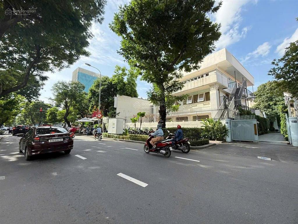 Cần bán nhà 2mt trương định, phường võ thị sáu, quận 3. dt 20m x 40m, dtcn 816m2. giá bán 450 tỷ