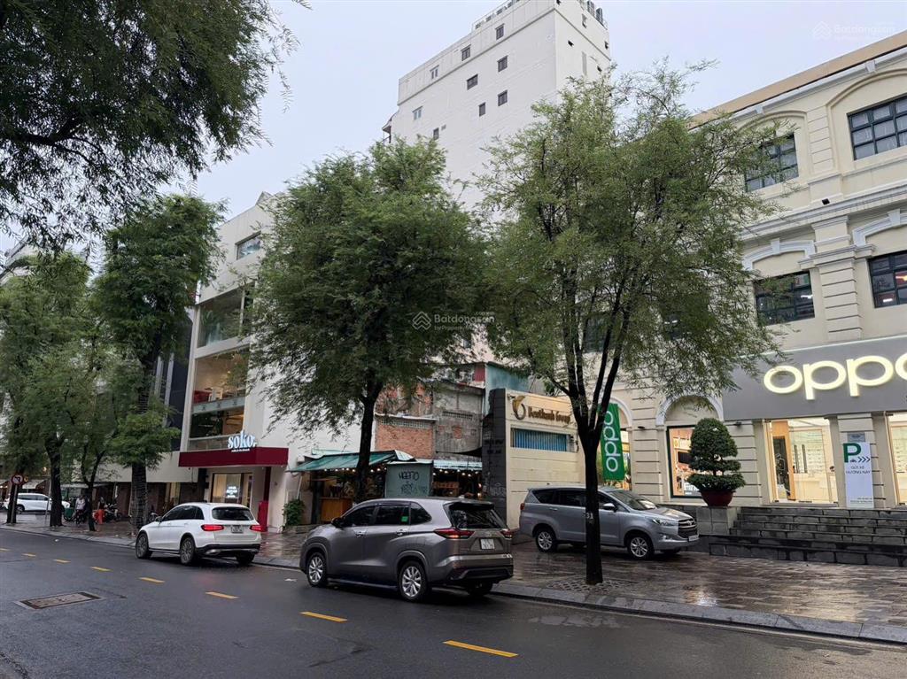 Cần bán nhà mt nguyễn trung trực, p. bến thành q1. dt 12x30m = 343m². gía bán 535 tỷ tl