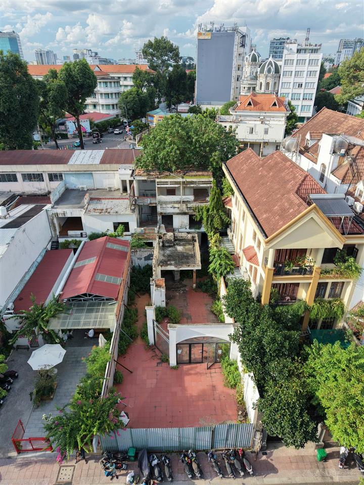 Giảm 15 tỷ bán nhanh nhà mt lê ngô cát  điện biên phủ, p.7, q3. dt 10x31m, gía bán còn 140 tỷ