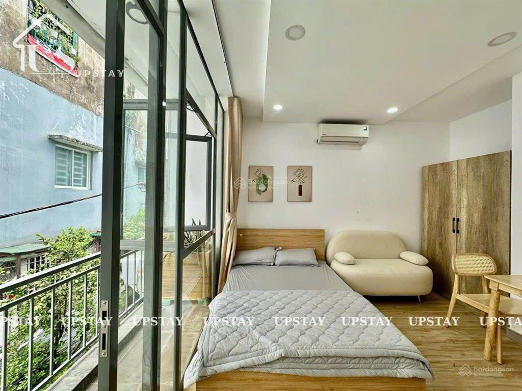 Cho thuê căn hộ studio ban công nằm ngay trung tâm thành phố quận 1