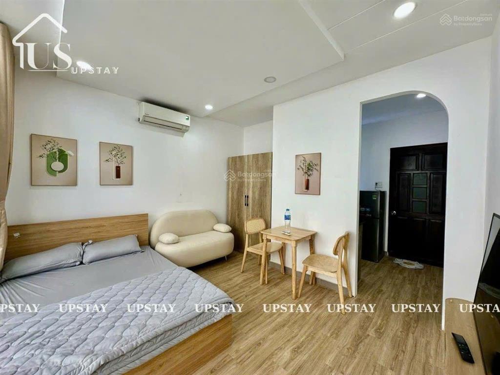 Cho thuê căn hộ studio ban công nằm ngay trung tâm thành phố quận 1