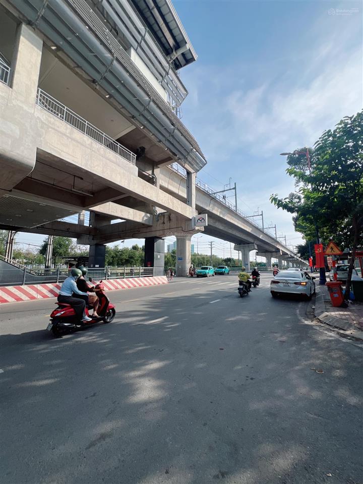 Bán nhà 3 tầng kdc song hành xn  sát metro bình thái p. thủ đức 90m2 6pn giá 13,5 tỷ