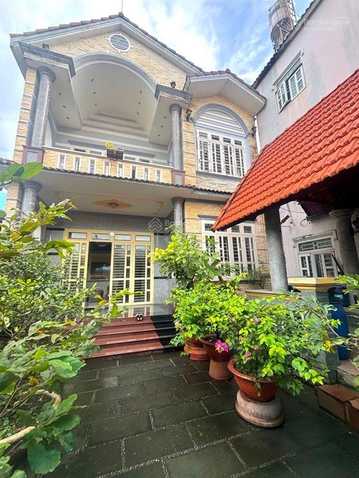 Bán nhà riêng ngay phạm văn đồng linh tây dt đất 207m2 4pn 4wc sân vườn đậu oto giá 13,5 tỷ