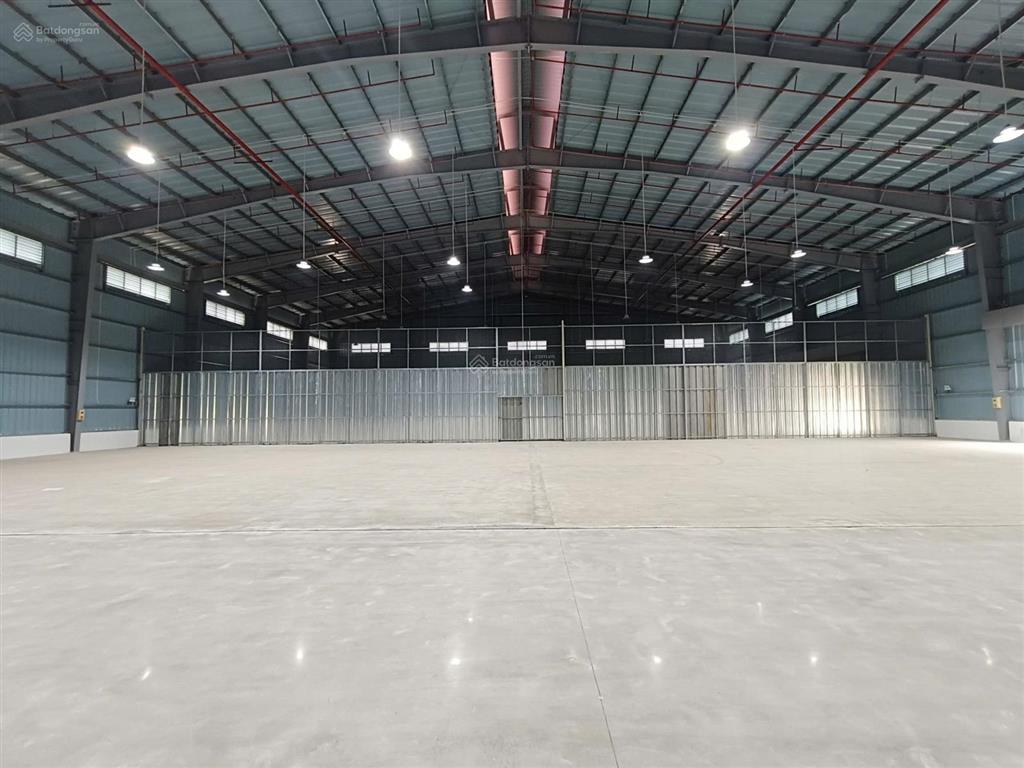 Ct siêu kho nguyễn văn cừ, bồ đề long biên, vị trí đẹp dt 1800m mt 50m, xe công đỗ cửa, điện 3pha