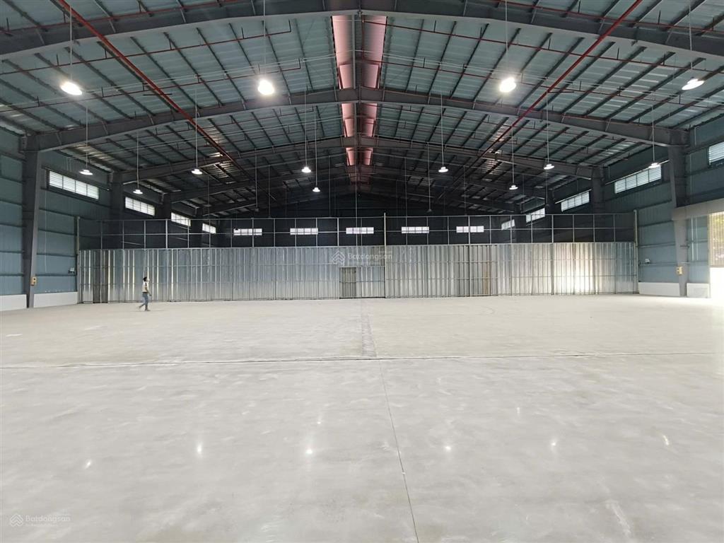 Ct siêu kho nguyễn văn cừ, bồ đề long biên, vị trí đẹp dt 1800m mt 50m, xe công đỗ cửa, điện 3pha
