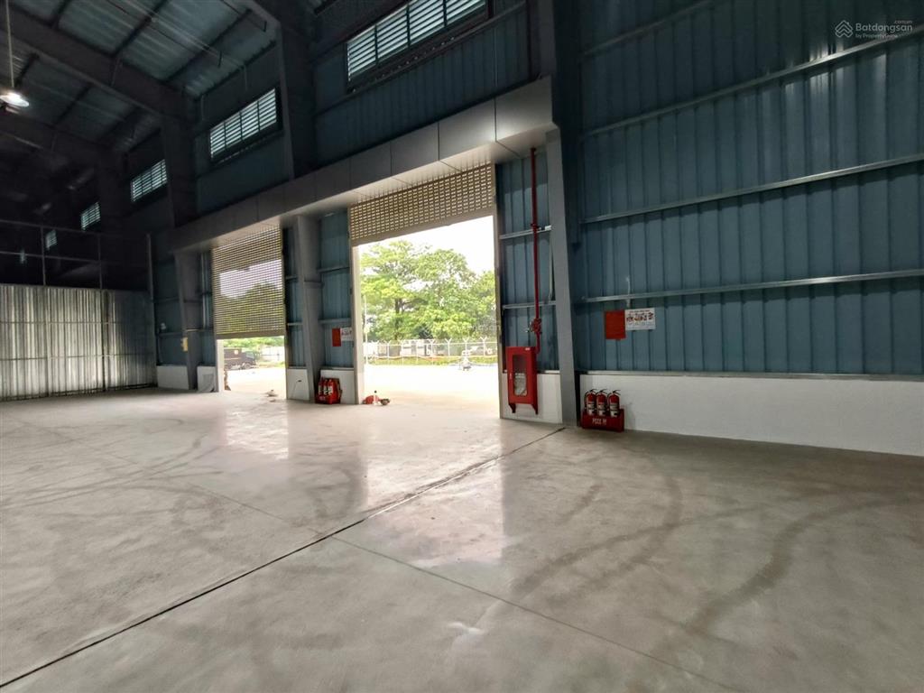 Ct siêu kho nguyễn văn cừ, bồ đề long biên, vị trí đẹp dt 1800m mt 50m, xe công đỗ cửa, điện 3pha