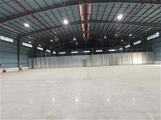 Ct siêu kho nguyễn văn cừ, bồ đề long biên, vị trí đẹp dt 1800m mt 50m, xe công đỗ cửa, điện 3pha