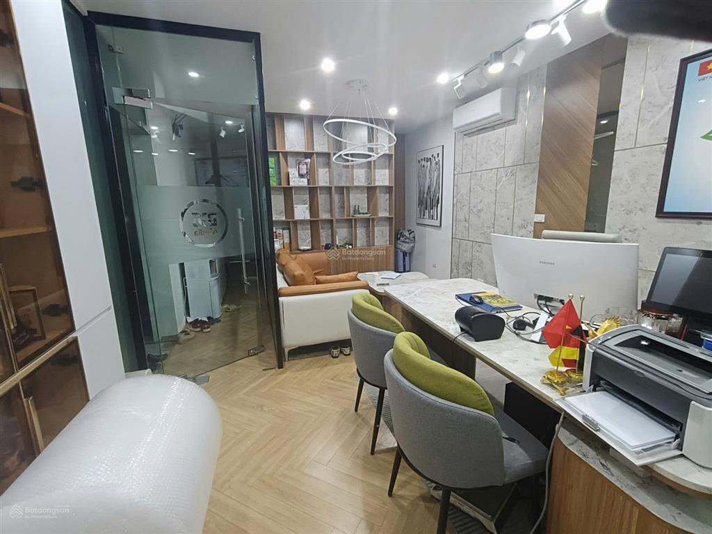 Ct nhà cự lộc 108 nguyễn trãi, thanh xuân, có chỗ đỗ xe ô tô dt 120m2 mt 6m 6 tầng thang máy. 65tr