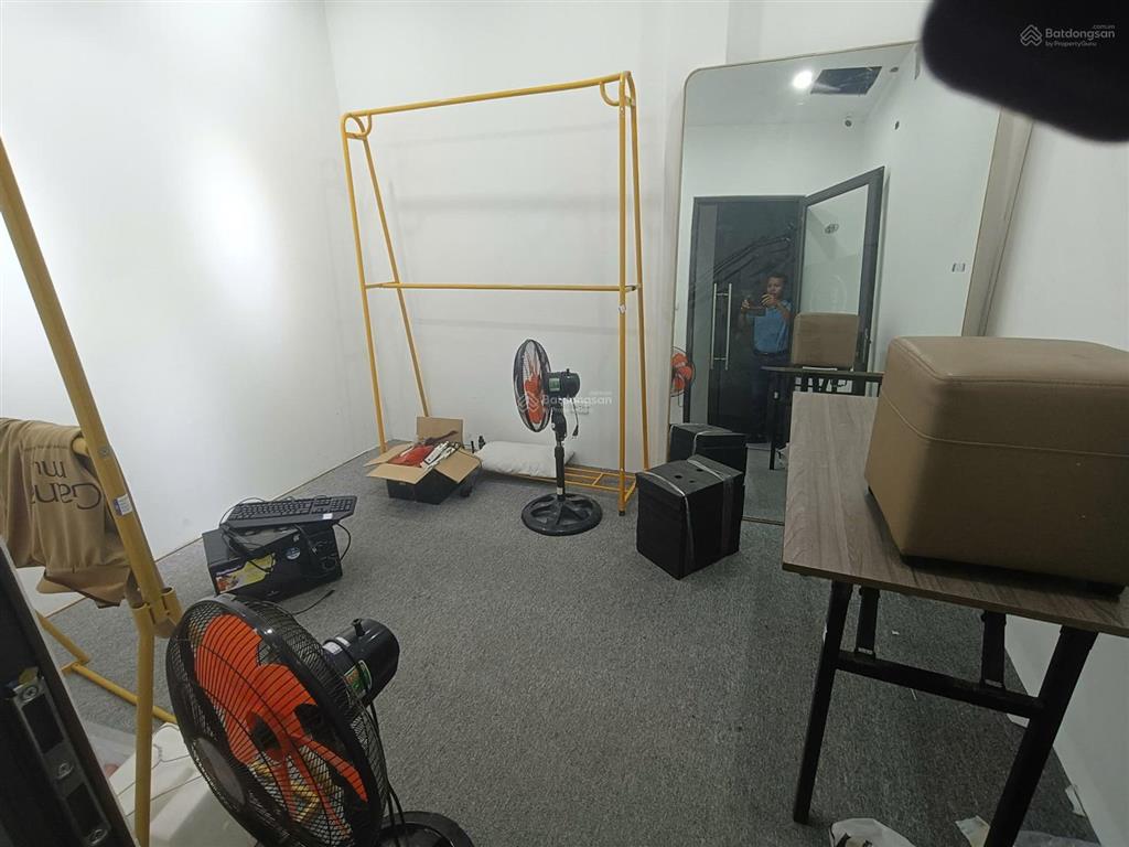 Ct nhà cự lộc 108 nguyễn trãi, thanh xuân, có chỗ đỗ xe ô tô dt 120m2 mt 6m 6 tầng thang máy. 65tr