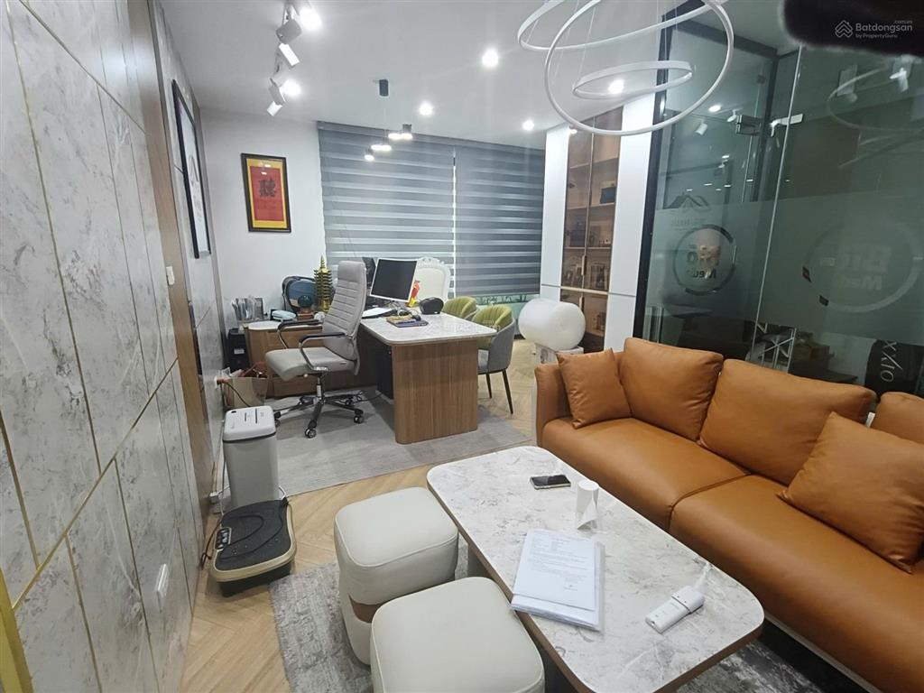 Ct nhà cự lộc 108 nguyễn trãi, thanh xuân, có chỗ đỗ xe ô tô dt 120m2 mt 6m 6 tầng thang máy. 65tr