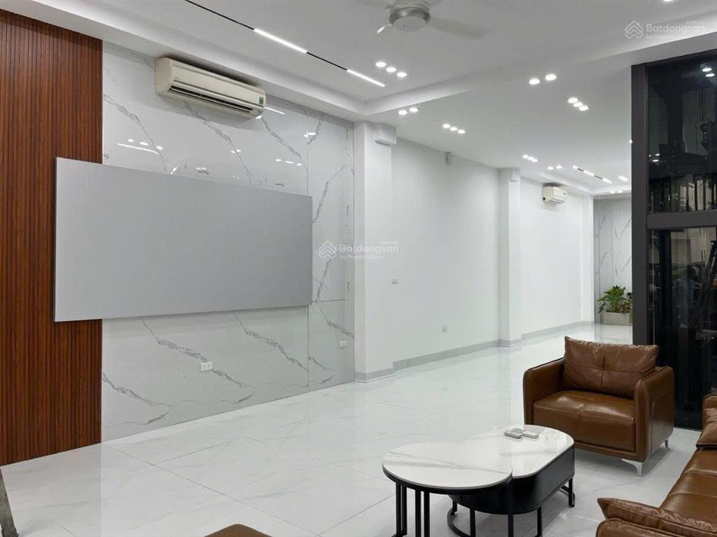 Cho thuê nhà phú diễn 70m2 x 5 tầng đường ô tô tránh nhau, giá 20 triệu