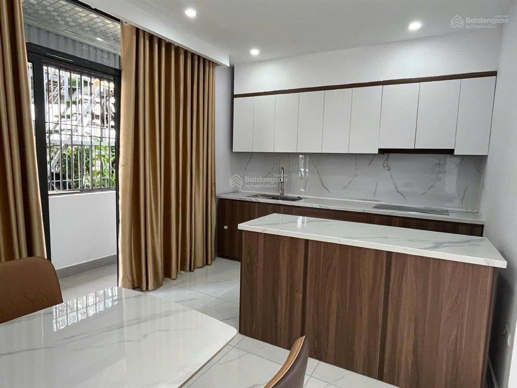 Cho thuê nhà phú diễn 70m2 x 5 tầng đường ô tô tránh nhau, giá 20 triệu