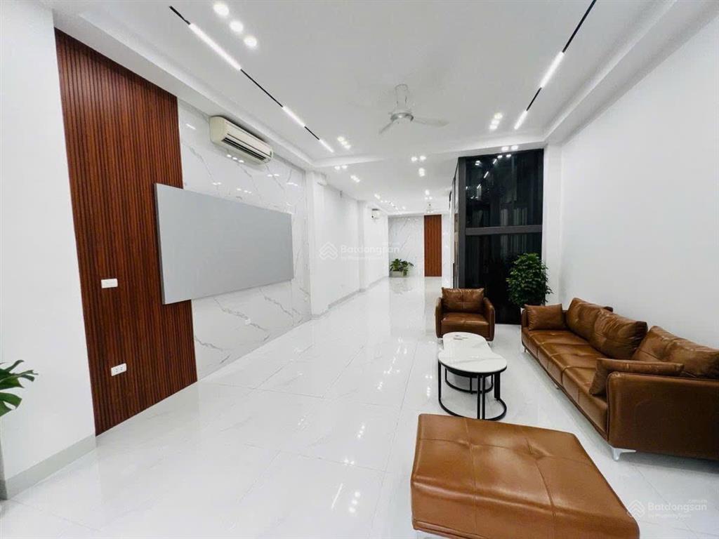 Cho thuê nhà phú diễn 70m2 x 5 tầng đường ô tô tránh nhau, giá 20 triệu