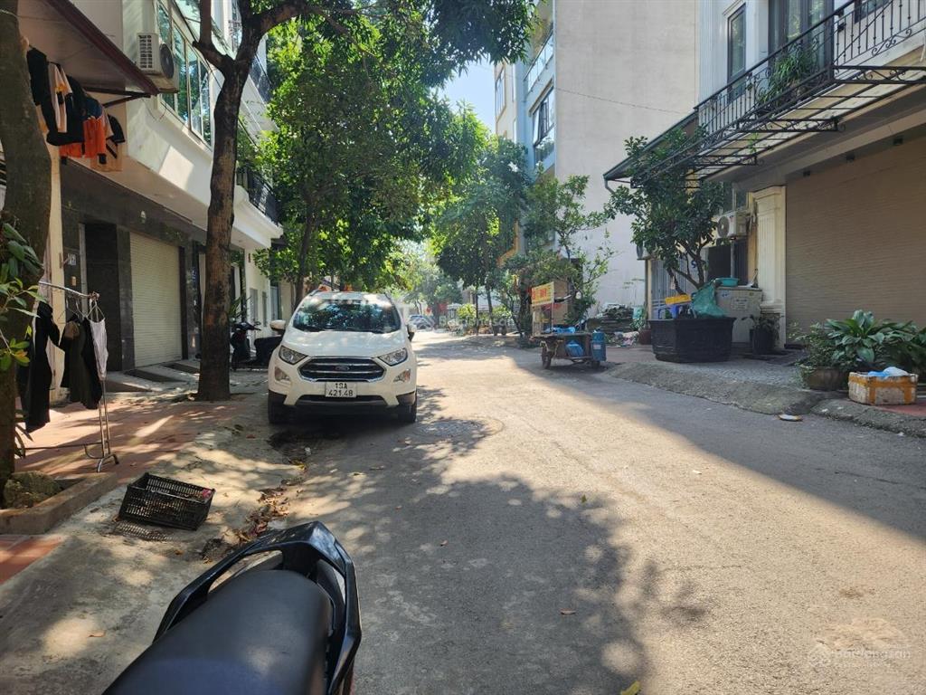 Cho thuê nhà phú diễn 70m2 x 5 tầng đường ô tô tránh nhau, giá 20 triệu