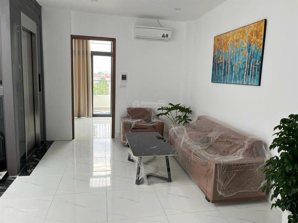 Cho thuê nhà phú diễn 70m2 x 5 tầng đường ô tô tránh nhau, giá 20 triệu