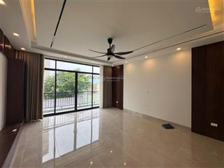 Cho thuê nhà hoàng quốc việt dt 70m2 x 6 tầng thang máy đường ô tô tránh, giá 28 triệu