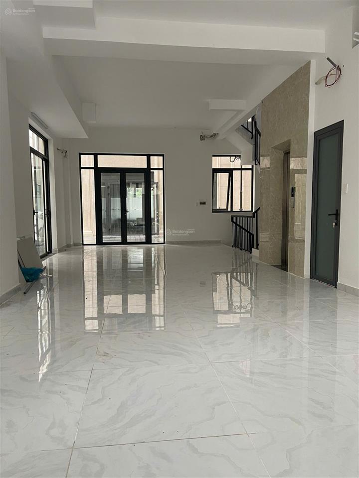 Tầng trệt 7x20m vạn phúc city vị trí đẹp, có hầm để xe giá chỉ 19 triệu