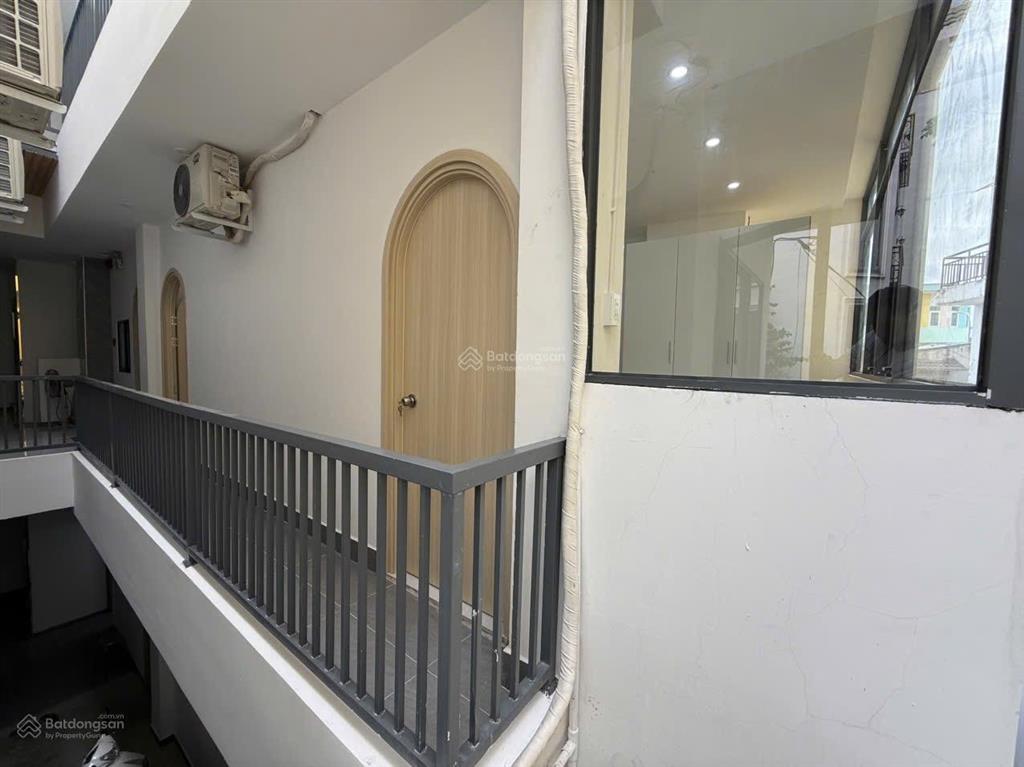 Căn hộ ban công full nt, 35m2, ban công ngay nơ trang long gần chợ bà chiểu sát q1, q3