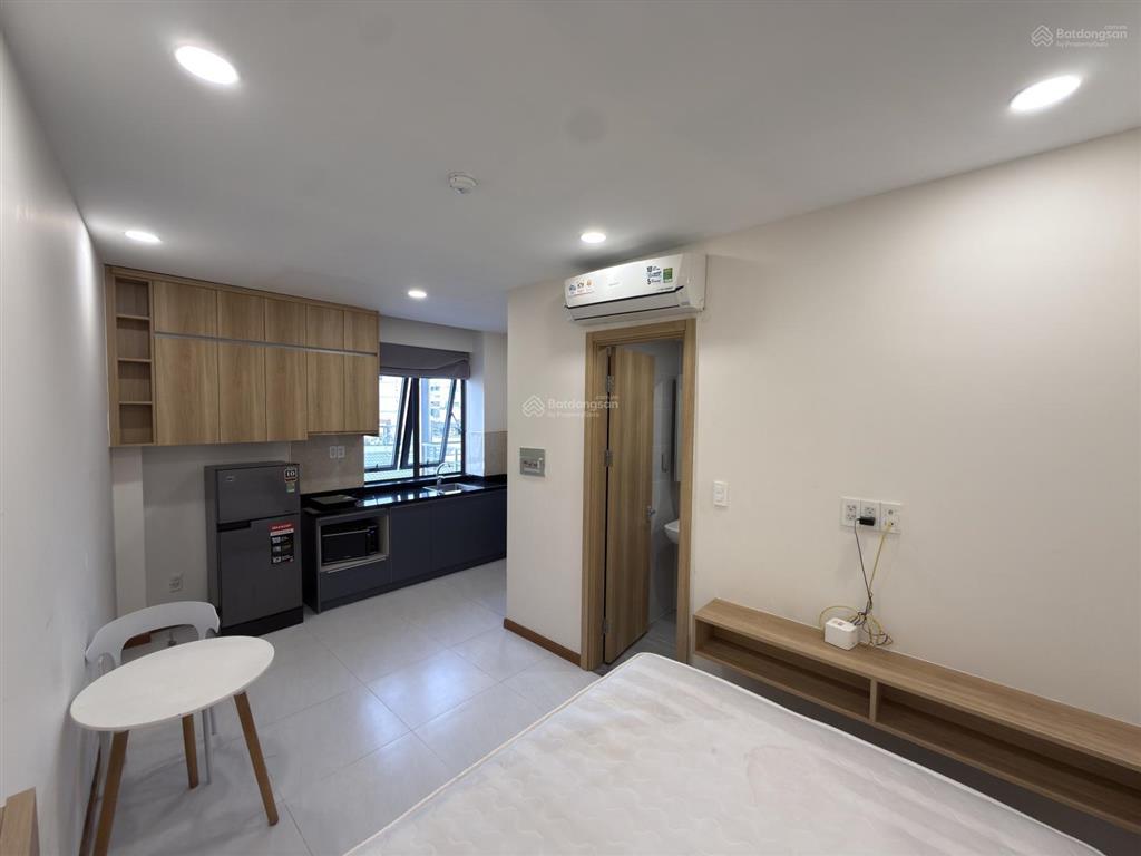 Chdv full nội thất, nhà thang máy, hút mùi, lò vi sóng, cửa sổ lớn gần nơ trang long, sát gv, pn
