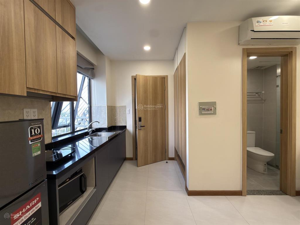 Chdv full nội thất, nhà thang máy, hút mùi, lò vi sóng, cửa sổ lớn gần nơ trang long, sát gv, pn