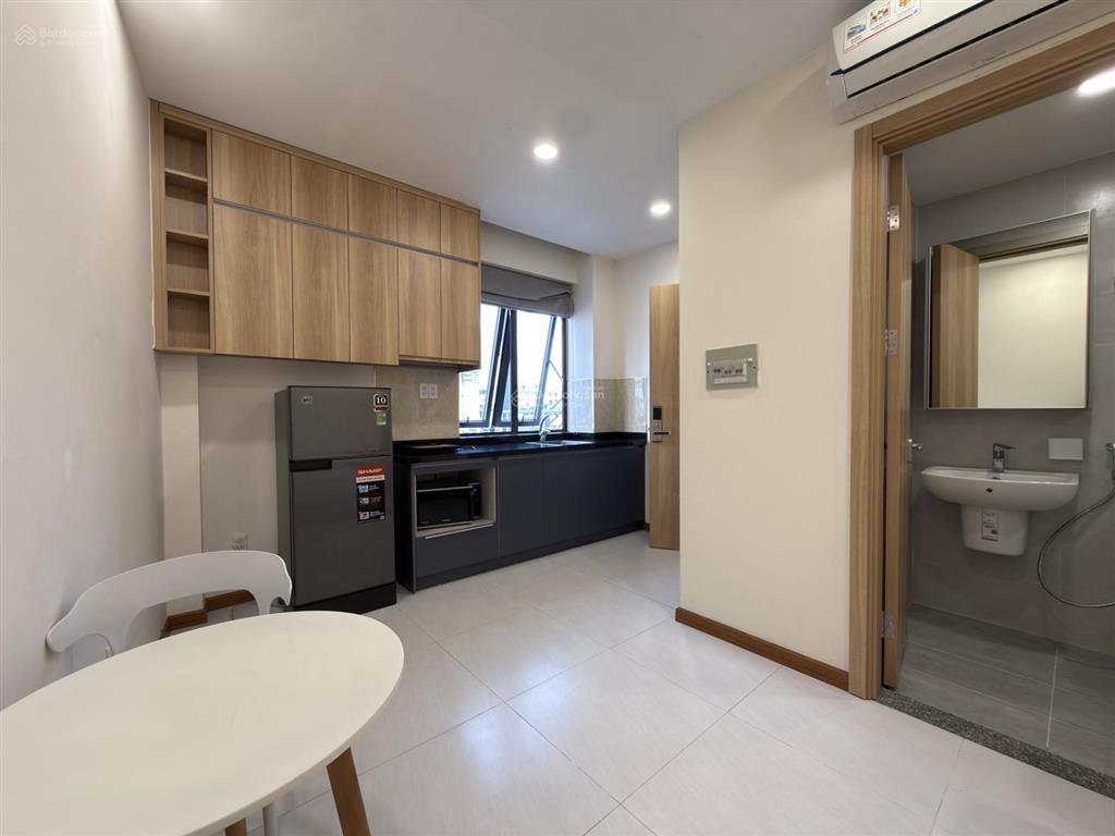 Chdv full nội thất, nhà thang máy, hút mùi, lò vi sóng, cửa sổ lớn gần nơ trang long, sát gv, pn