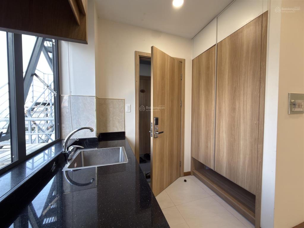 Chdv full nội thất, nhà thang máy, hút mùi, lò vi sóng, cửa sổ lớn gần nơ trang long, sát gv, pn
