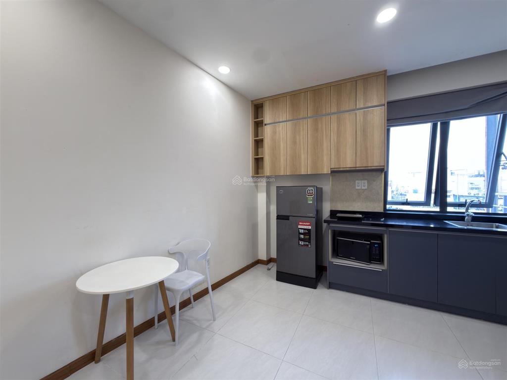 Chdv full nội thất, nhà thang máy, hút mùi, lò vi sóng, cửa sổ lớn gần nơ trang long, sát gv, pn