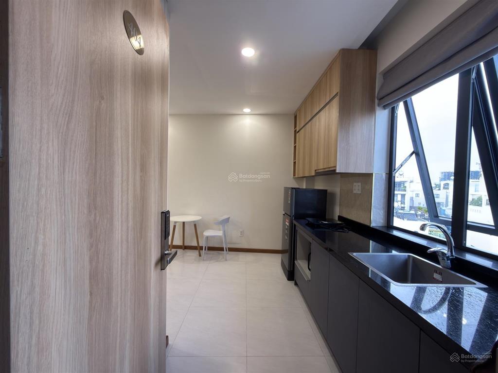 Chdv full nội thất, nhà thang máy, hút mùi, lò vi sóng, cửa sổ lớn gần nơ trang long, sát gv, pn