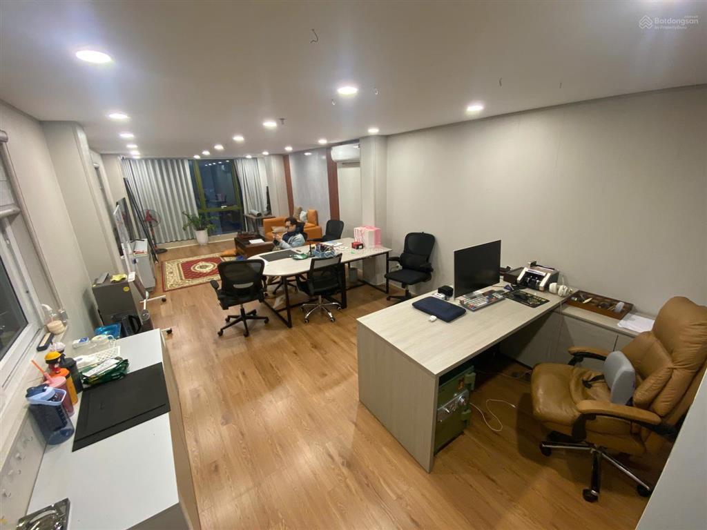 Cho thuê sàn văn phòng phố mai hắc đế, dt 50m2, mt 5m, thang máy, ô tô đỗ cửa, giá 10tr