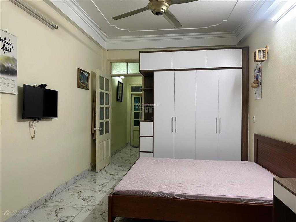 Cho thuê nhà riêng ngõ 84 ngọc khánh, dt 40m2 x 5t, có 3 ngủ đủ đồ, nhà mới, giá 15 triệu/tháng