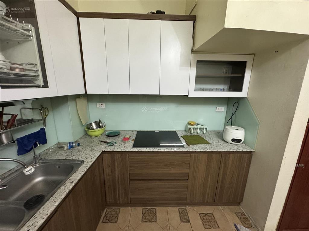 Cho thuê nhà riêng ngõ 84 ngọc khánh, dt 40m2 x 5t, có 3 ngủ đủ đồ, nhà mới, giá 15 triệu/tháng