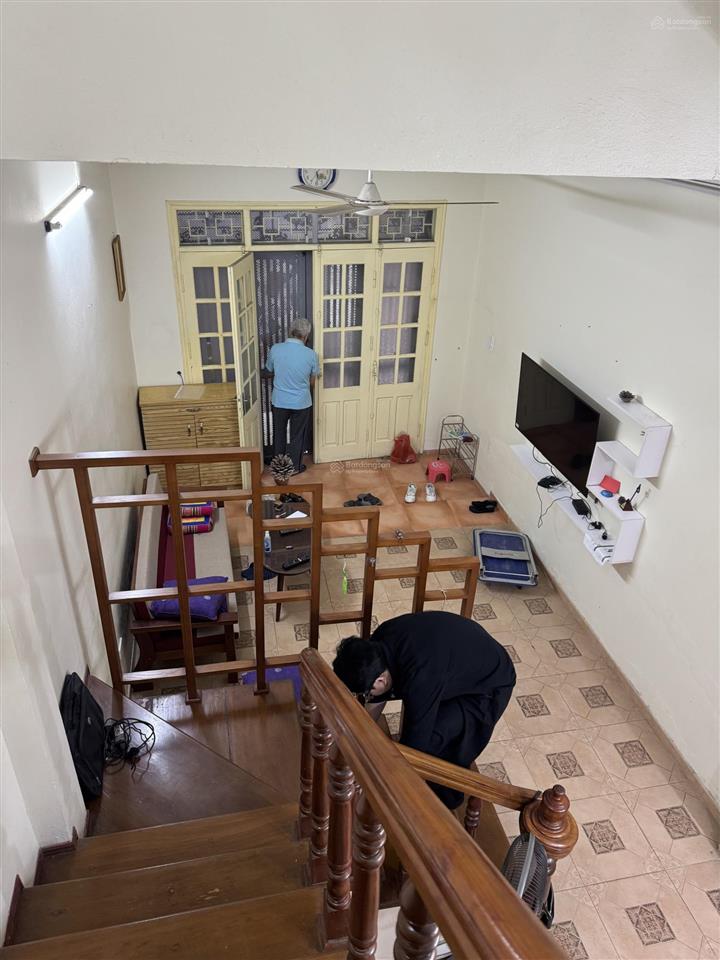 Cho thuê nhà riêng ngõ 84 ngọc khánh, dt 40m2 x 5t, có 3 ngủ đủ đồ, nhà mới, giá 15 triệu/tháng