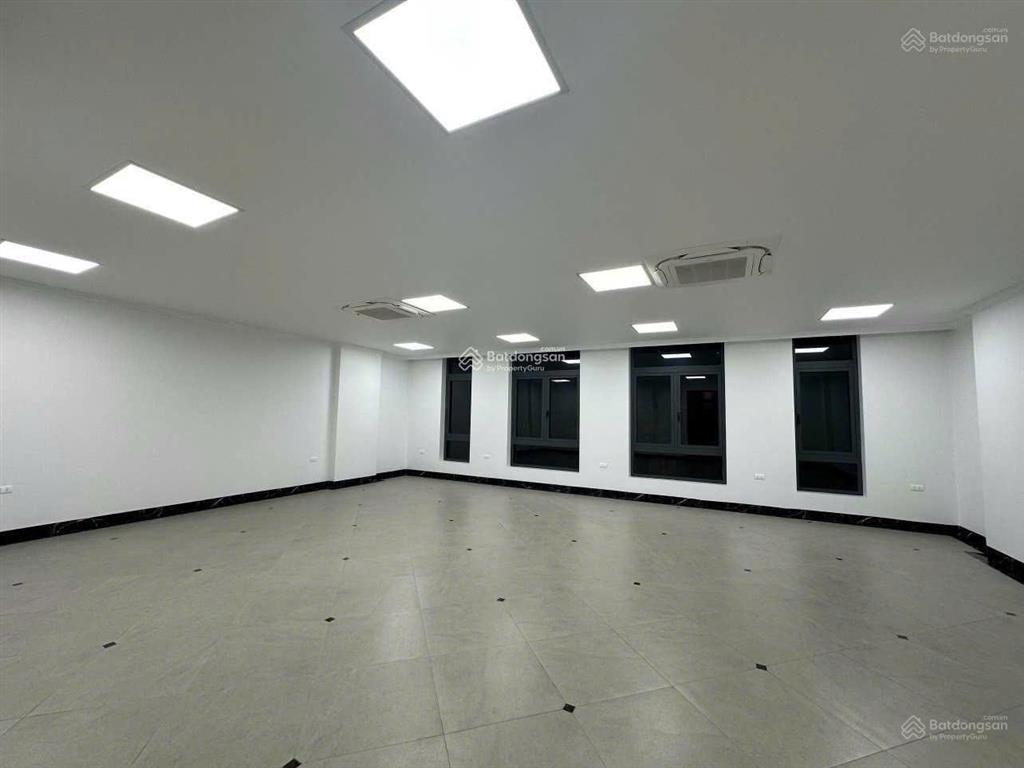 Cho thuê nhà mặt phố hàng chuối dt 80m2 x 4 tầng, mt 10m, nhà mới, thang máy, giá 60 tr/th