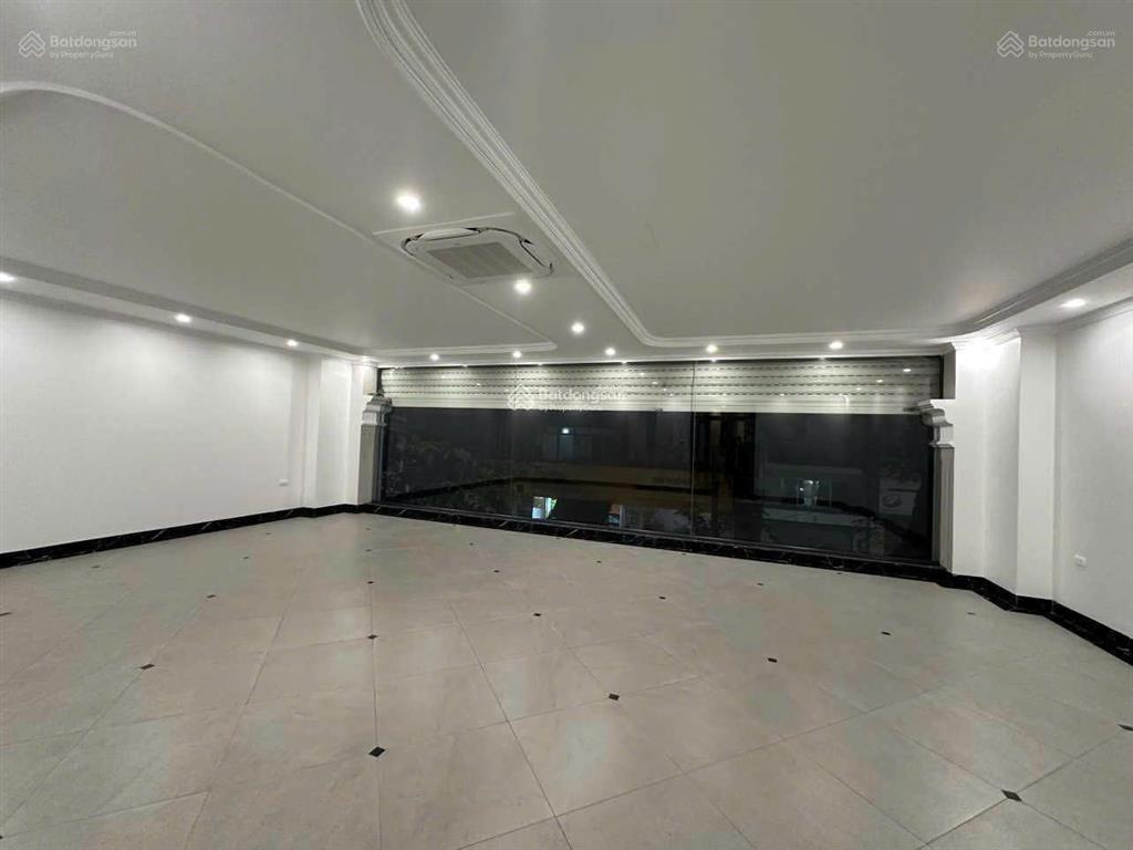 Cho thuê nhà mặt phố hàng chuối dt 80m2 x 4 tầng, mt 10m, nhà mới, thang máy, giá 60 tr/th