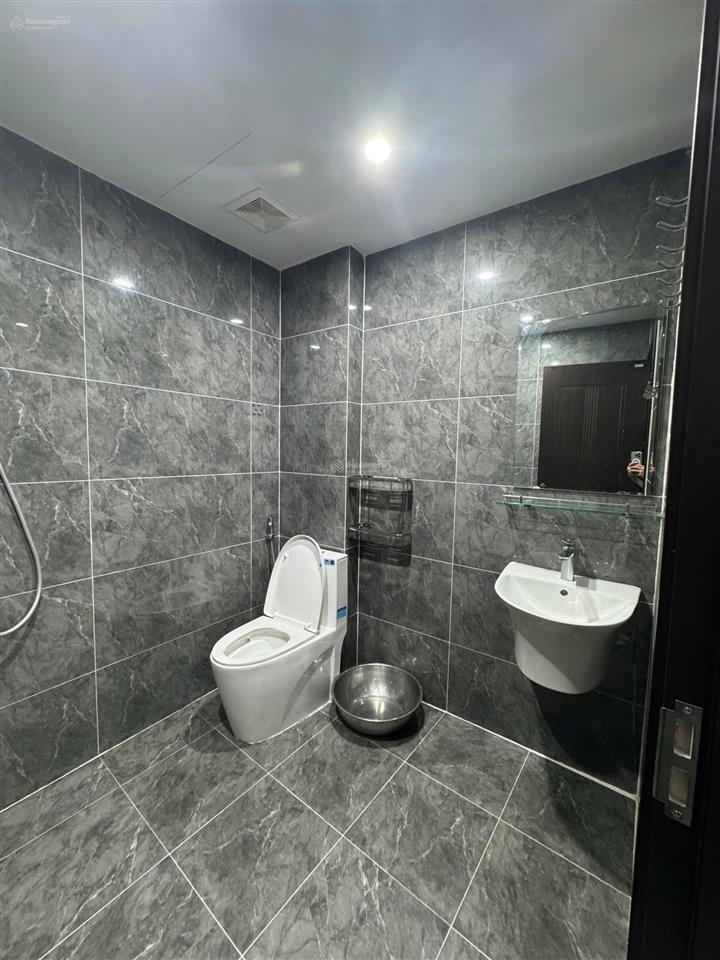 Cho thuê căn hộ 1 ngủ mới ngõ 7 thái hà, dt 35m2, nội thất như ảnh, thang máy, giá 6,5 tr/tháng