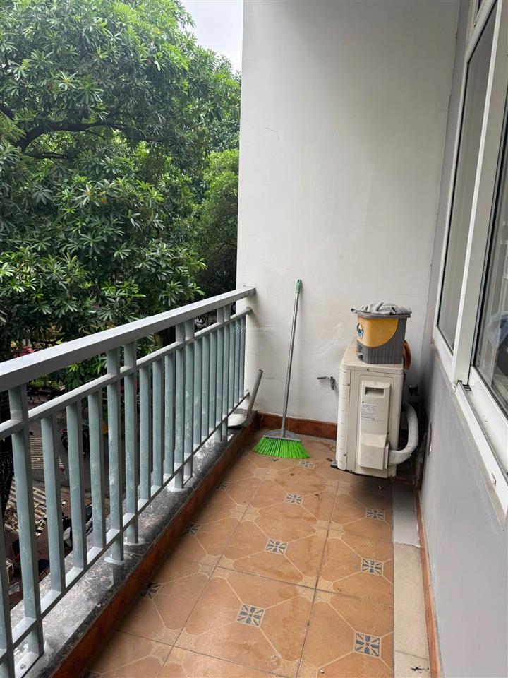 Cho thuê sàn văn phòng ngõ 44 đỗ quang dt 50m, thang máy, ô tô đỗ cửa, có chỗ để ô tô, giá 8 tr
