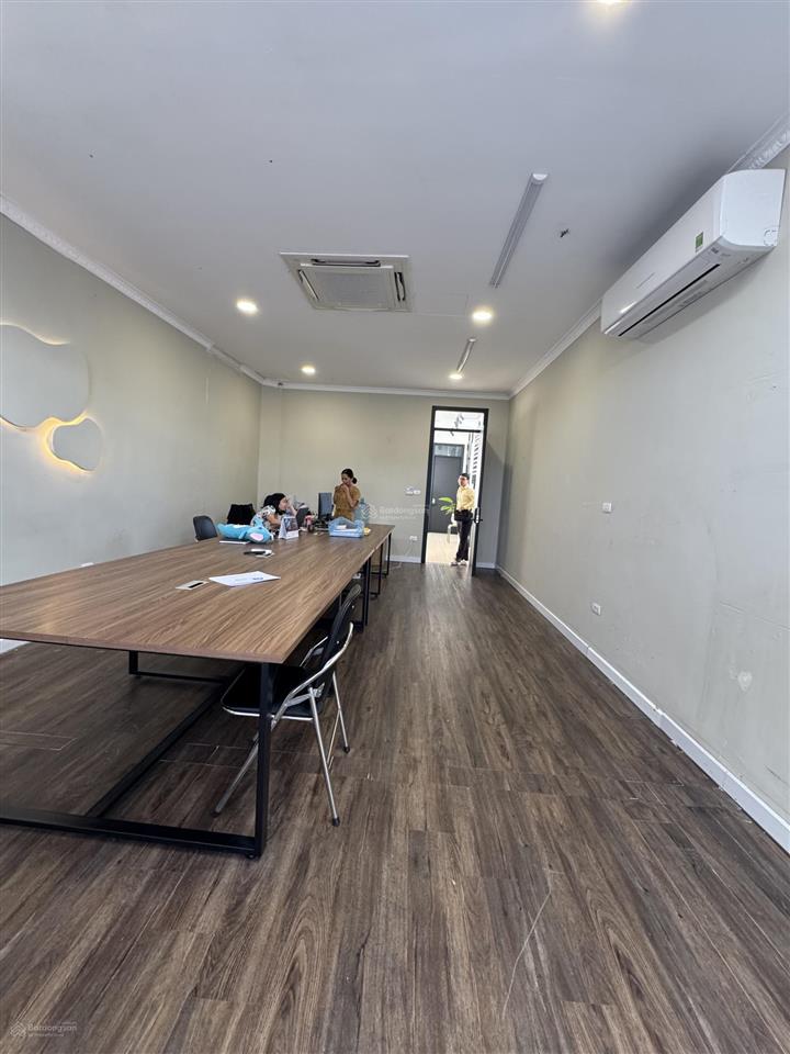 Cho thuê sàn văn phòng phố tuệ tĩnh dt 50m2, thang máy, hầm để xe, ô tô đỗ cửa, giá 10 triệu
